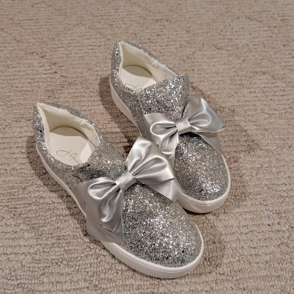 Women's Slip-on Silver Glitter Sneakers With Bow, Size 8.5 - Wally Sneakers - Picture 3 of 6